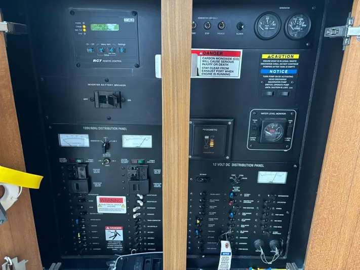 Lady James Yacht Photos Pics Electrical control panel of a 2000 Bayliner 3788 Command Bridge Motoryacht.