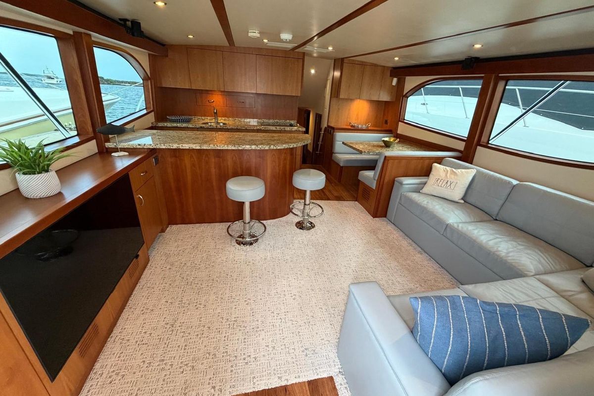 2011 Hatteras 59 