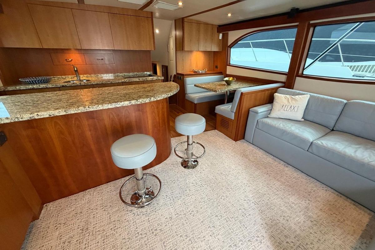 2011 Hatteras 59 