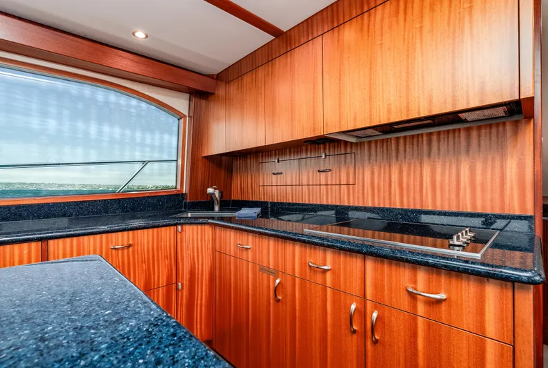 Querencia Yacht Photos Pics 