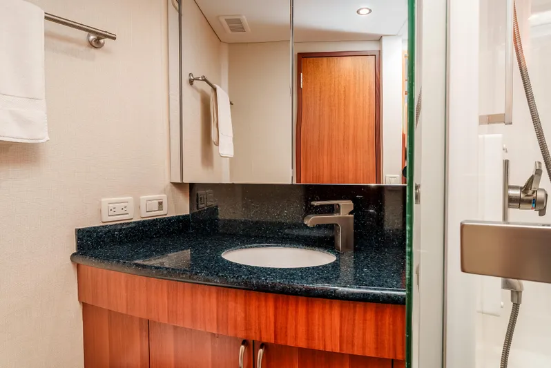 Querencia Yacht Photos Pics 