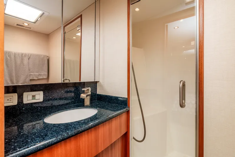 Querencia Yacht Photos Pics 