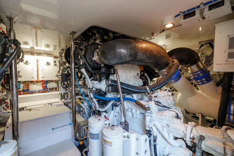 Querencia Yacht Photos Pics 