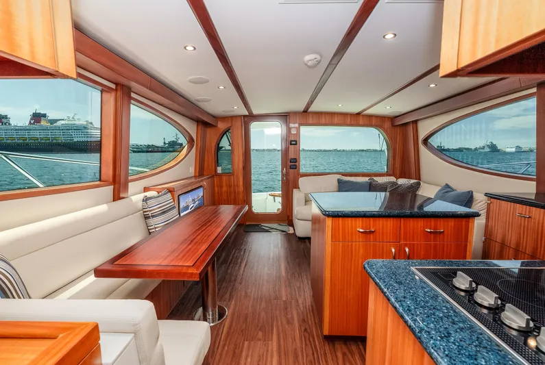 Querencia Yacht Photos Pics 