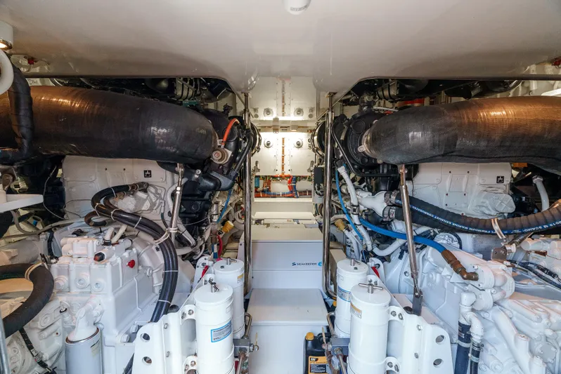 Querencia Yacht Photos Pics 