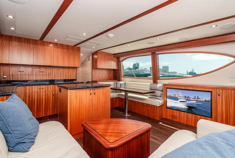 Querencia Yacht Photos Pics 