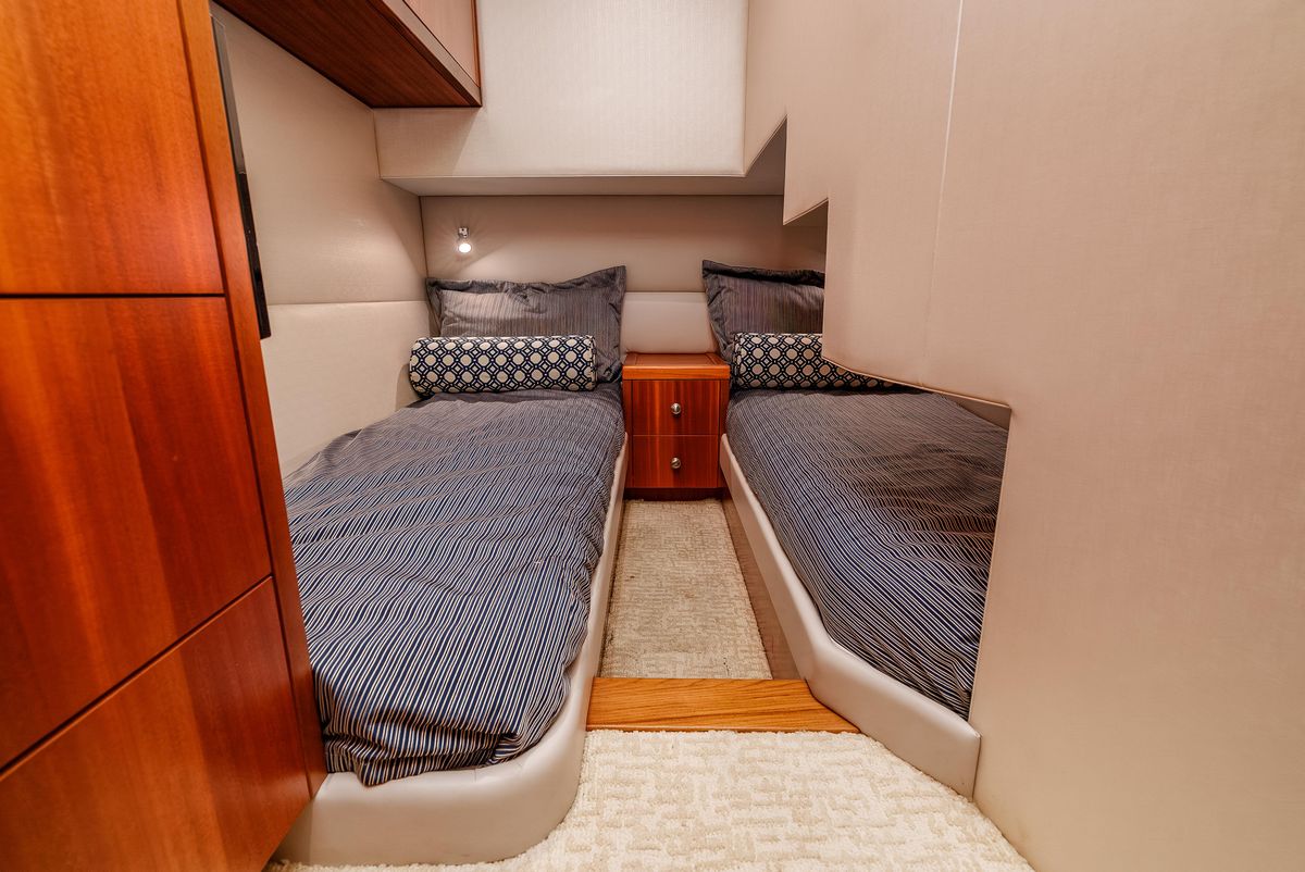 2017 Hatteras 54 