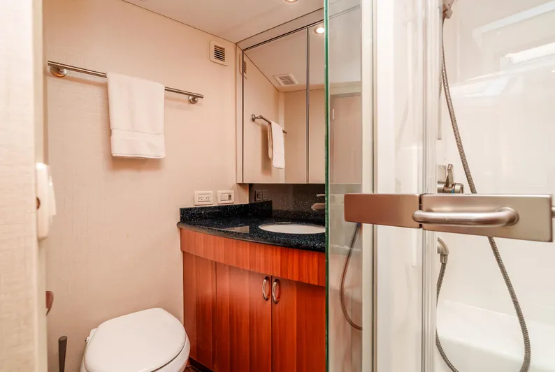 Querencia Yacht Photos Pics 