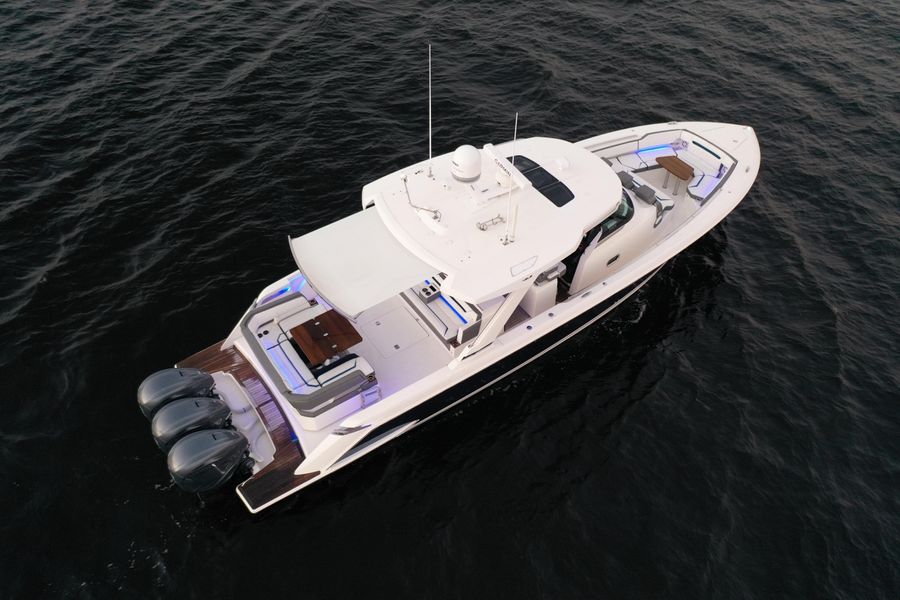 2020 Tiara Yachts 43 LS