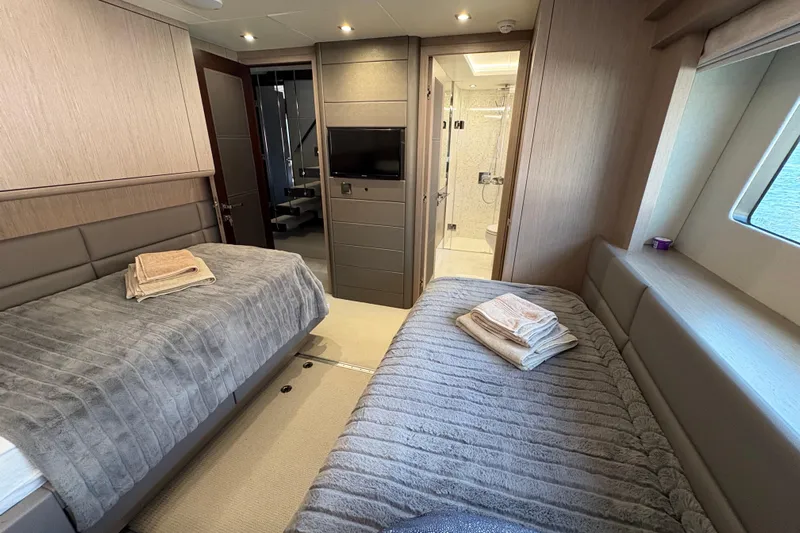  Yacht Photos Pics Luxurious twin bedroom on 2018 Sunseeker 86 Yacht with ensuite bathroom.