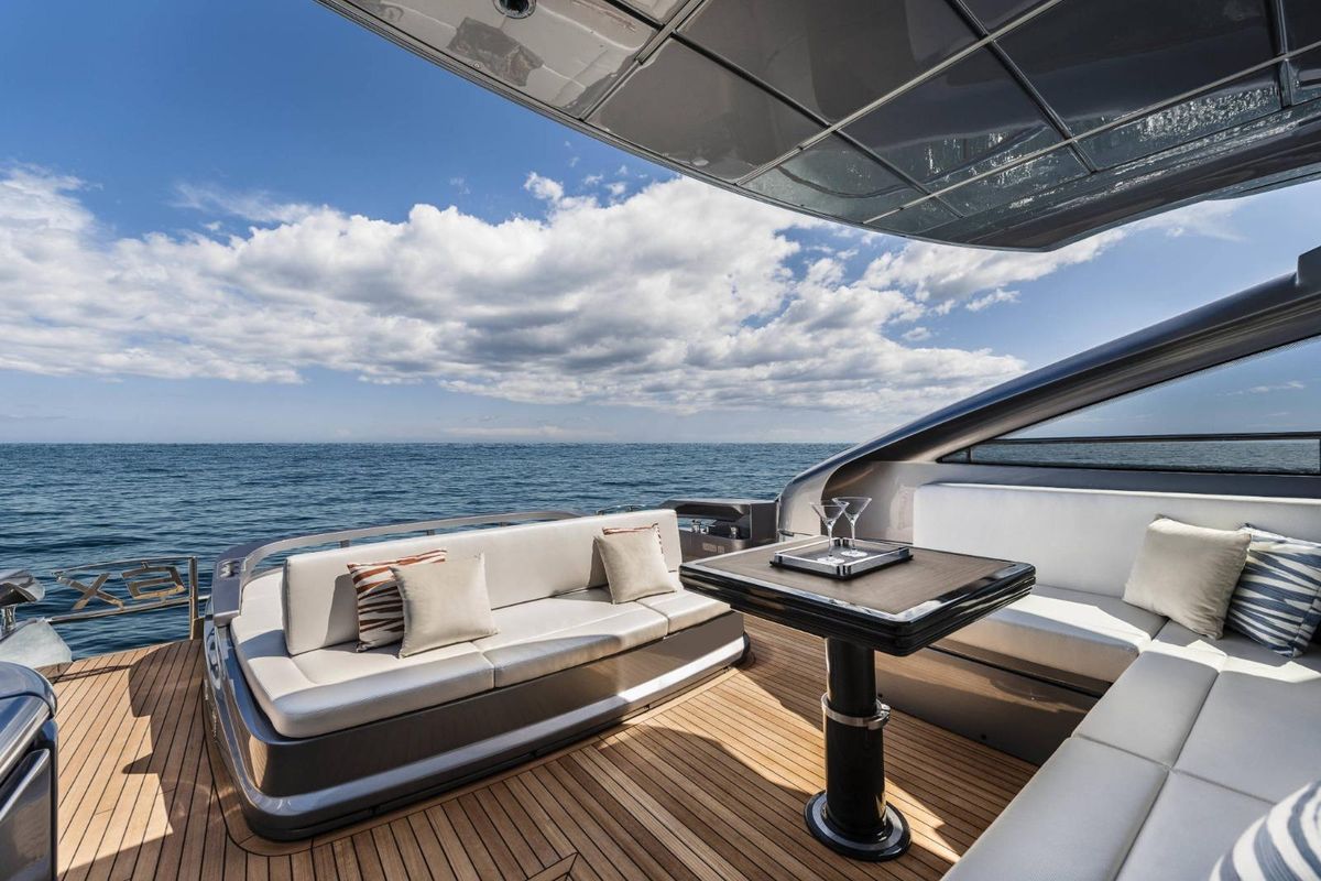 2023 Pershing 60 