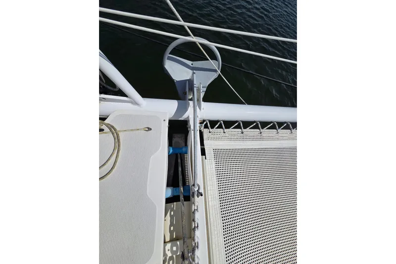 Prosecco Yacht Photos Pics Seawind 1000 catamaran deck view, showcasing netting and railing, 1997 model.