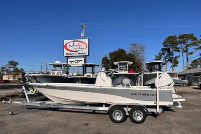 NauticStar 214 Bay