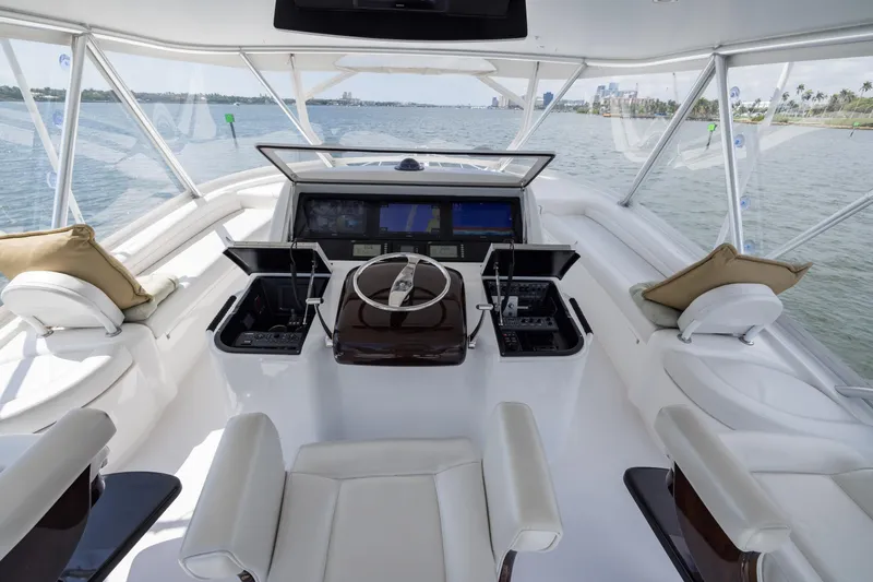 "el Jefe" Yacht Photos Pics Luxurious helm of 2014 Viking 70 Convertible yacht with panoramic ocean view.