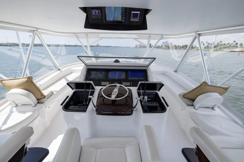 "el Jefe" Yacht Photos Pics Luxurious helm of 2014 Viking 70 Convertible yacht with panoramic ocean view.