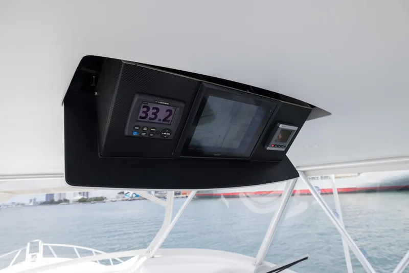 "el Jefe" Yacht Photos Pics Control panel of a 2014 Viking 70 Convertible yacht, displaying speed and navigation data.