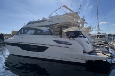 2019 Cayman Yachts F520