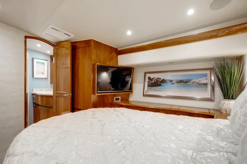 Full Circle Yacht Photos Pics Viking 48 FULL CIRCLE - Master Stateroom & Head