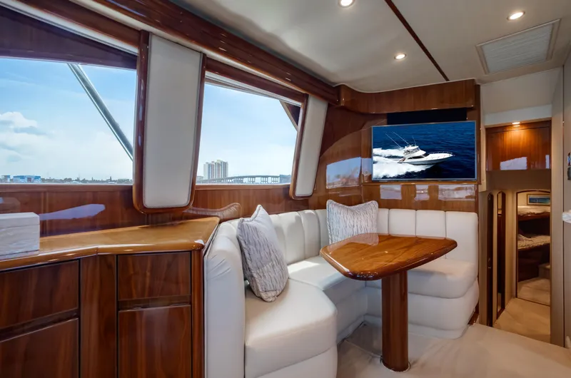Full Circle Yacht Photos Pics Viking 48 FULL CIRCLE - Dinette Seating