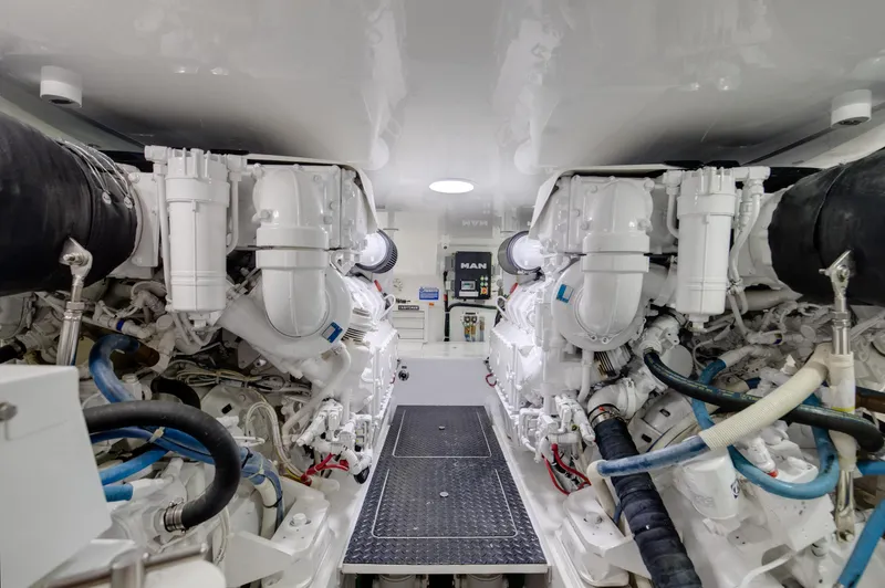 Full Circle Yacht Photos Pics Viking 48 FULL CIRCLE - Engine Room