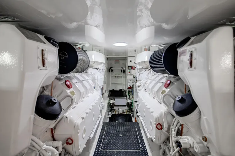 Full Circle Yacht Photos Pics Viking 48 FULL CIRCLE - Engine Room