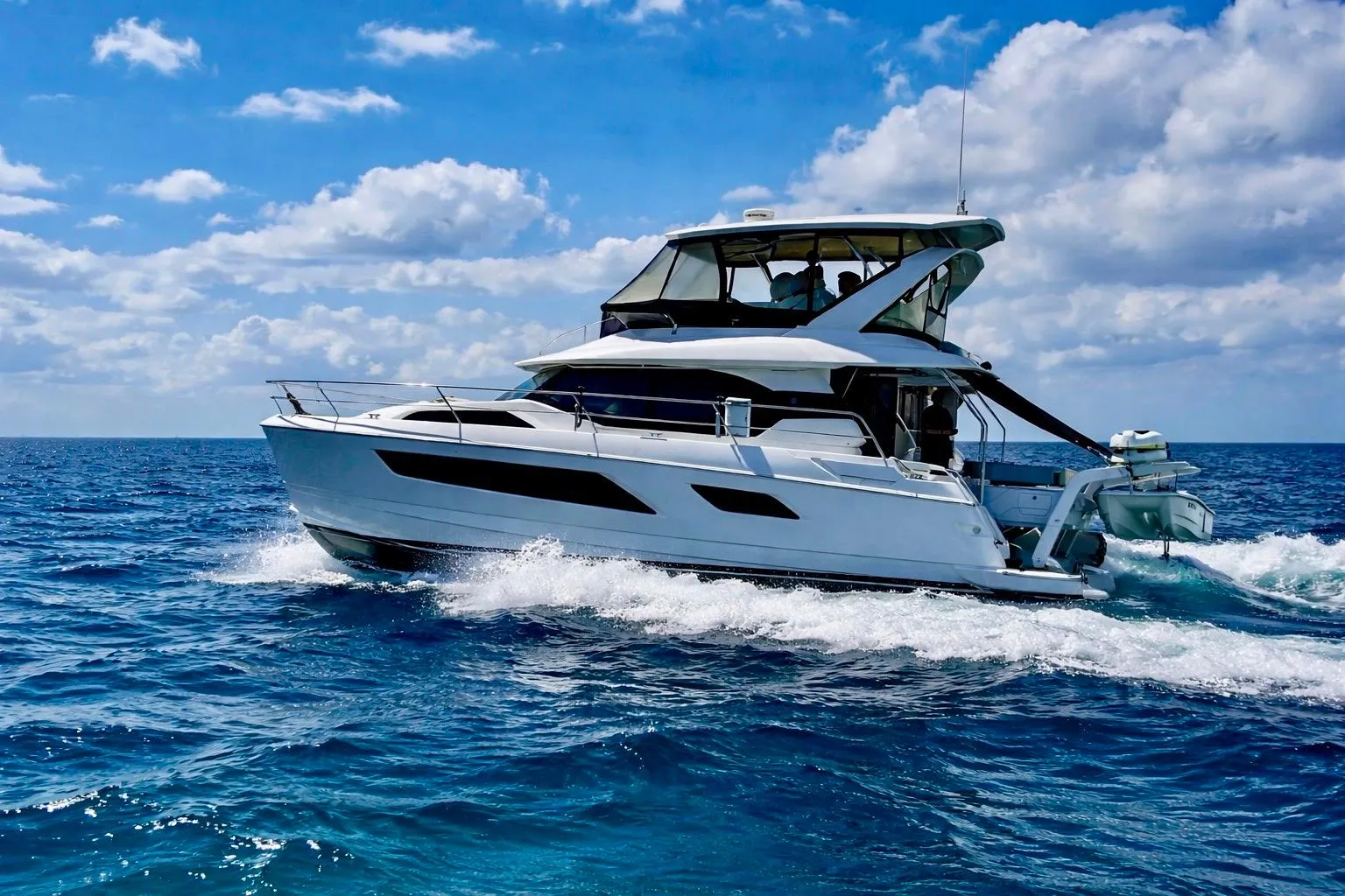 2016 Aquila 44 Yacht