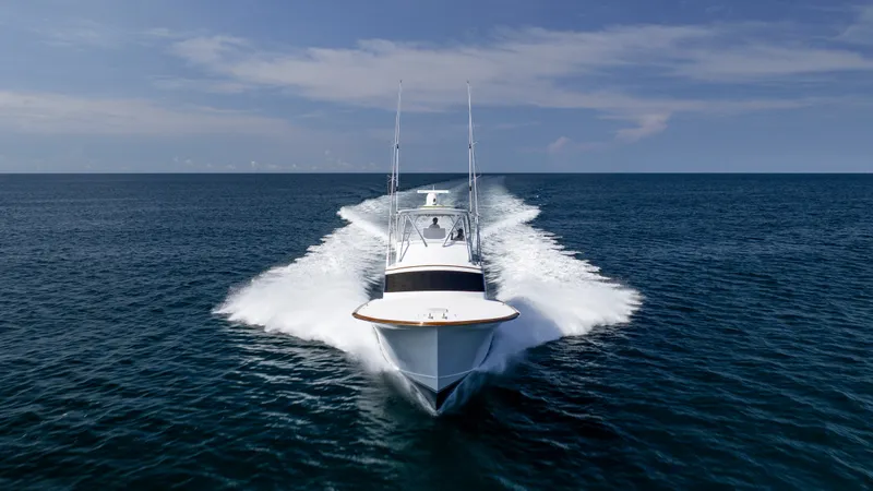 Double B Yacht Photos Pics Custom Carolina Taylor Made 2000 boat cruising on open ocean under clear sky.