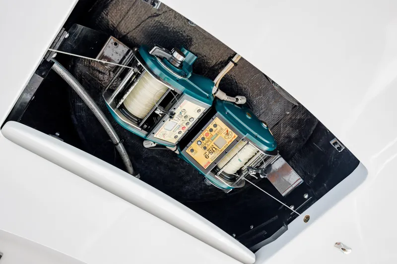 Double B Yacht Photos Pics Fishing equipment installed on a 2000 Custom Carolina Taylor Made boat.