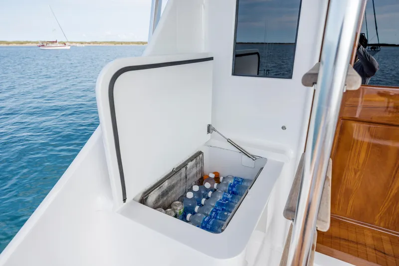 Double B Yacht Photos Pics Built-in cooler on 2000 Custom Carolina Taylor Made boat, stocked with drinks, ocean view.