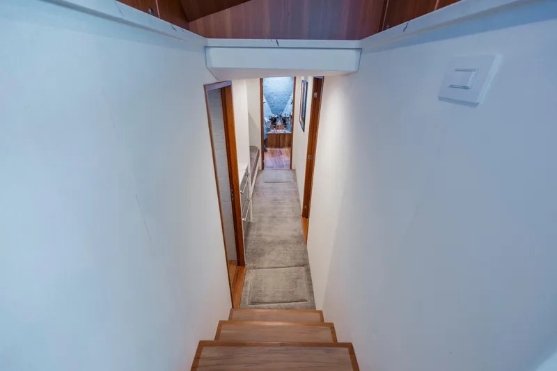 Double B Yacht Photos Pics Interior view of 2000 Custom Carolina Taylor Made yacht hallway with wooden steps and carpet.