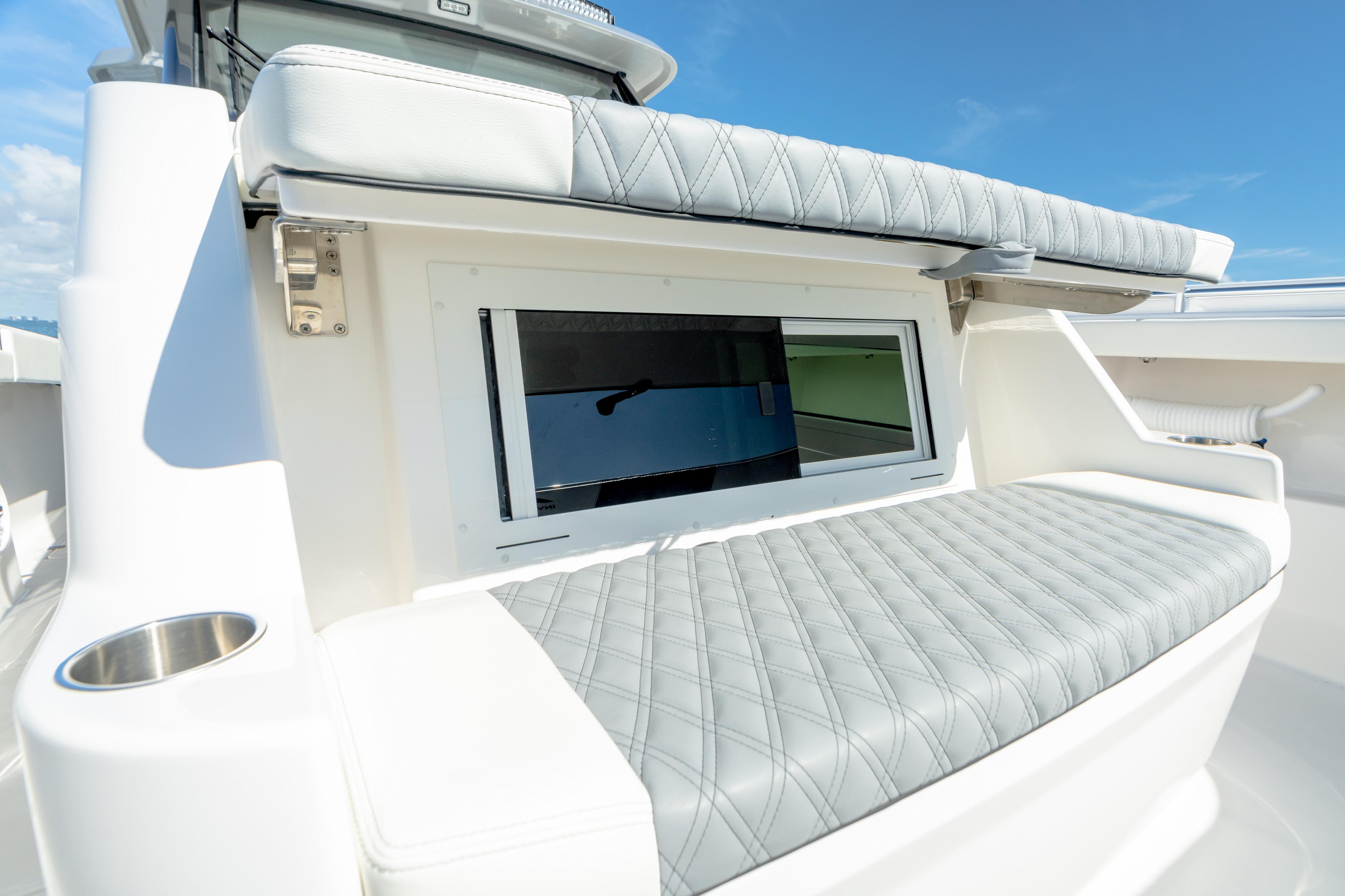 2024 Invincible 46 Pilothouse Center Console Boote Kaufen YachtWorld
