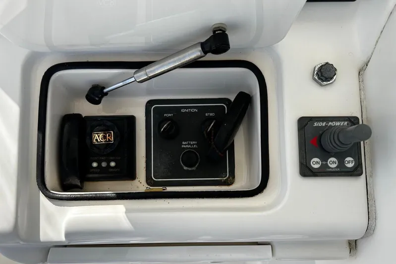  Yacht Photos Pics Control panel of 2006 Tiara Yachts 3900 Convertible with joystick and switches.