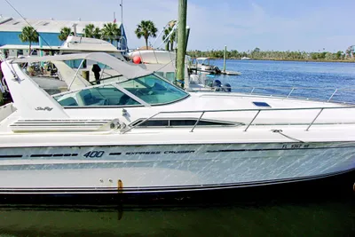 Sea Ray 400 Express Cruiser