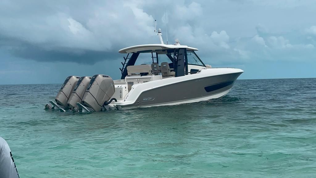 2022 Boston Whaler 420 Outrage