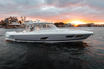 2021 Intrepid 409 Valor