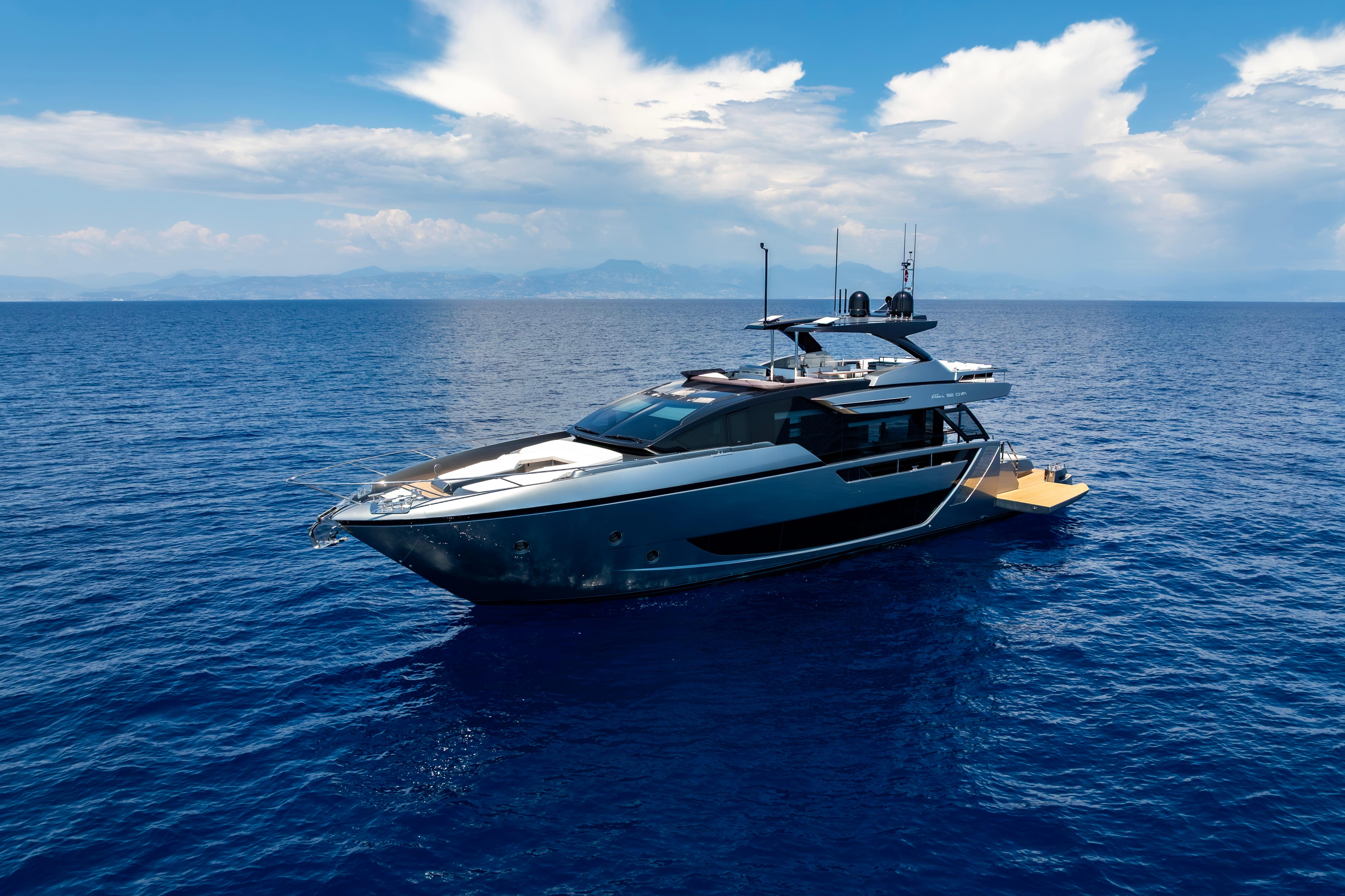 2025 Riva 82' Diva