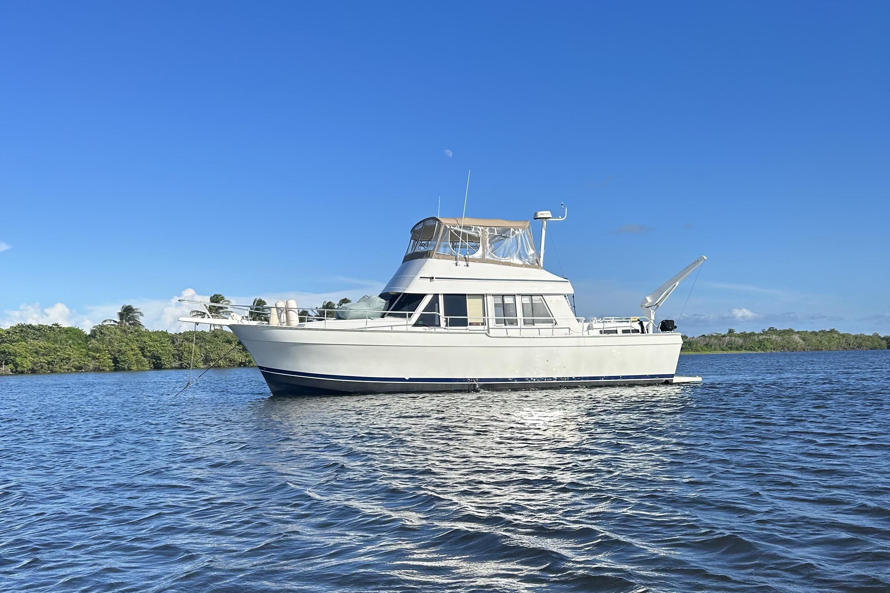 Mainship 430 Trawler