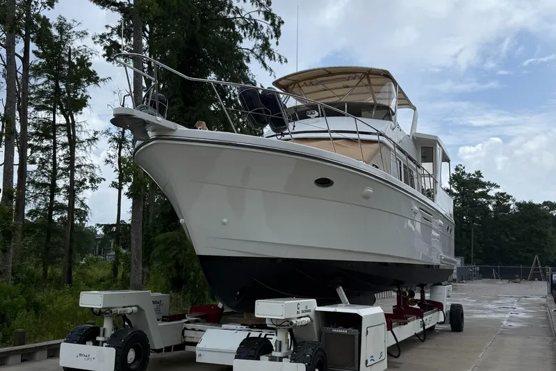 Adagio Yacht Photos Pics 2005 Jefferson Rivanna 50 SDMY yacht on a boat lift, surrounded by trees.