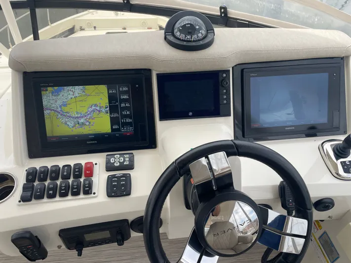 Play Craft Yacht Photos Pics Helm Station