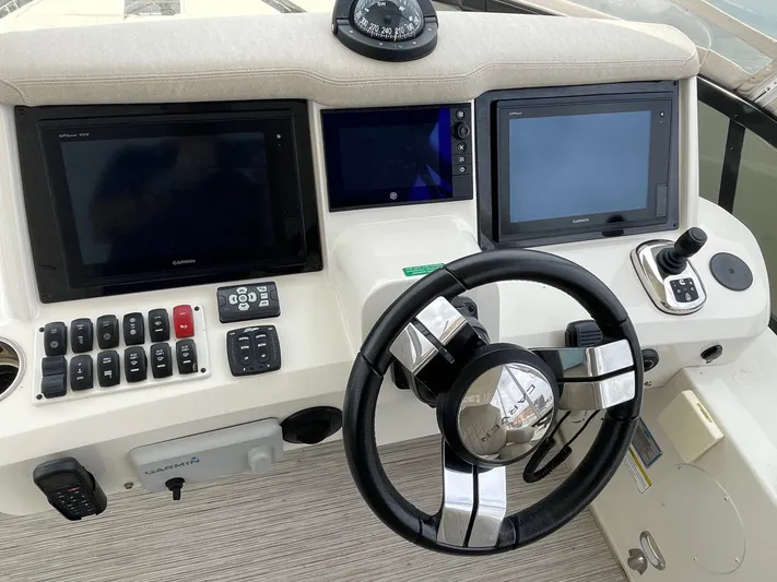 Play Craft Yacht Photos Pics Helm Station