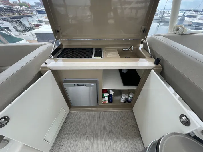 Play Craft Yacht Photos Pics Flybridge Refrigerator-Grill-Sink