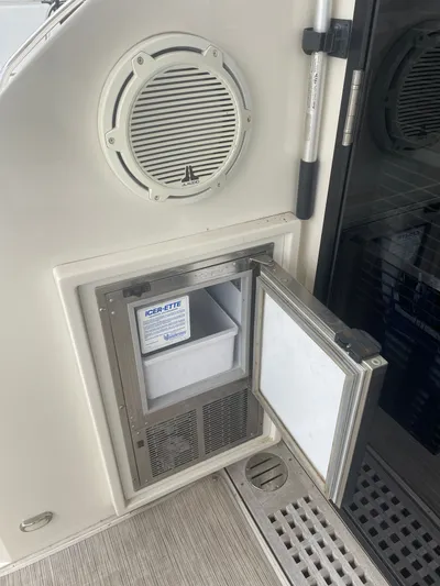 Play Craft Yacht Photos Pics Cockpit Icemaker