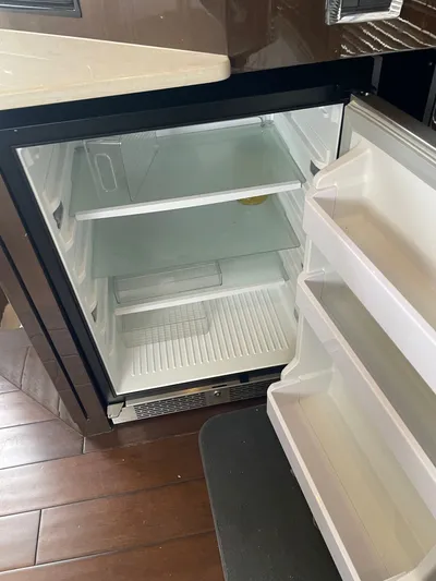 Play Craft Yacht Photos Pics Starboard Side Galley Refrigerator