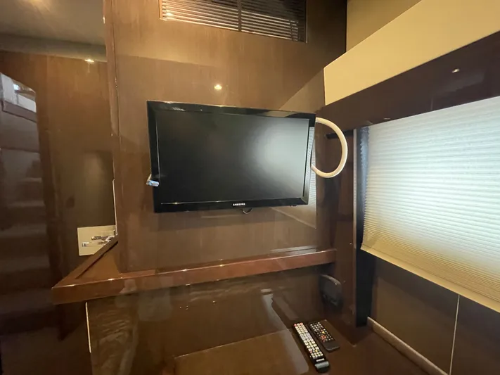 Play Craft Yacht Photos Pics Guest Stateroom Flatscreen TV
