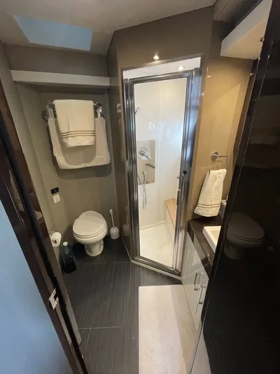 Play Craft Yacht Photos Pics Forward Shower and Head