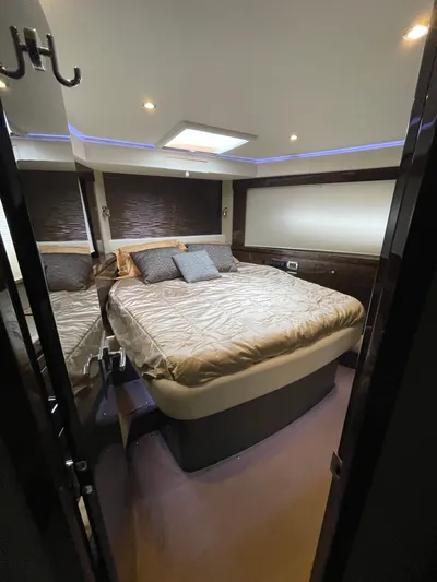 Play Craft Yacht Photos Pics Forward VIP Stateroom