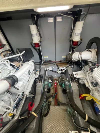 Play Craft Yacht Photos Pics Engine Room Looking Forward