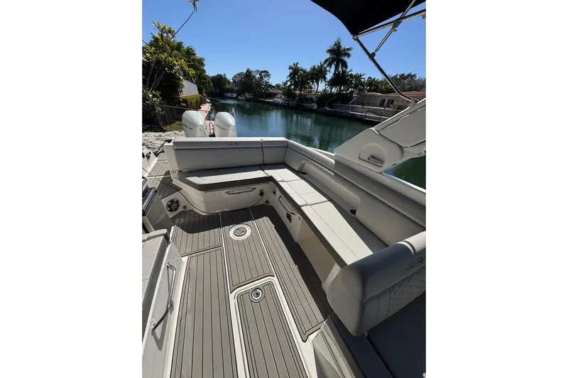  Yacht Photos Pics 2025 Sea Ray SDX 290 Outboard boat interior with spacious seating and elegant design.