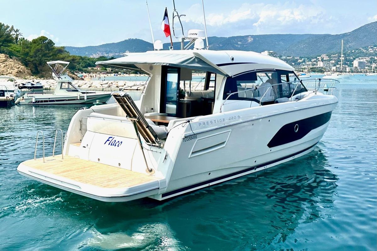 2023 Prestige 42 