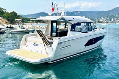 Yacht
